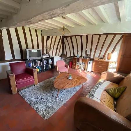 Belle Longère Normande, Cheminée Et Jardin Arboré