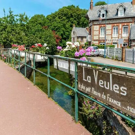 Belle Longère Normande, Cheminée Et Jardin Arboré * Canville-les-Deux-Églises