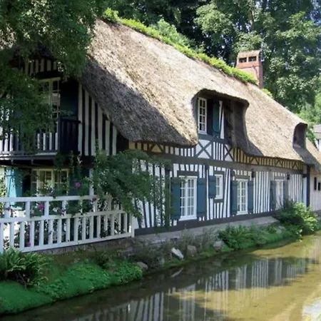 Belle Longère Normande, Cheminée Et Jardin Arboré Canville-les-Deux-Églises