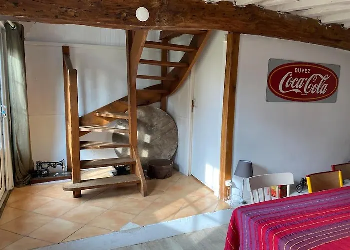 Belle Longere Normande, Cheminee Et Jardin Arbore Canville-les-Deux-Églises