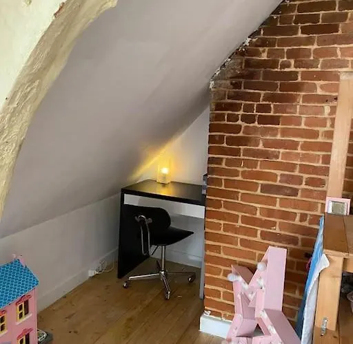 Σπίτι διακοπών Belle Longere Normande, Cheminee Et Jardin Arbore