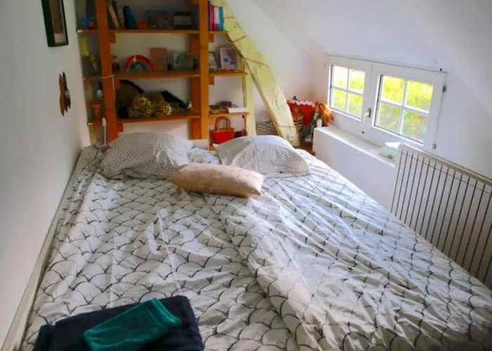 Belle Longere Normande, Cheminee Et Jardin Arbore Canville-les-Deux-Églises