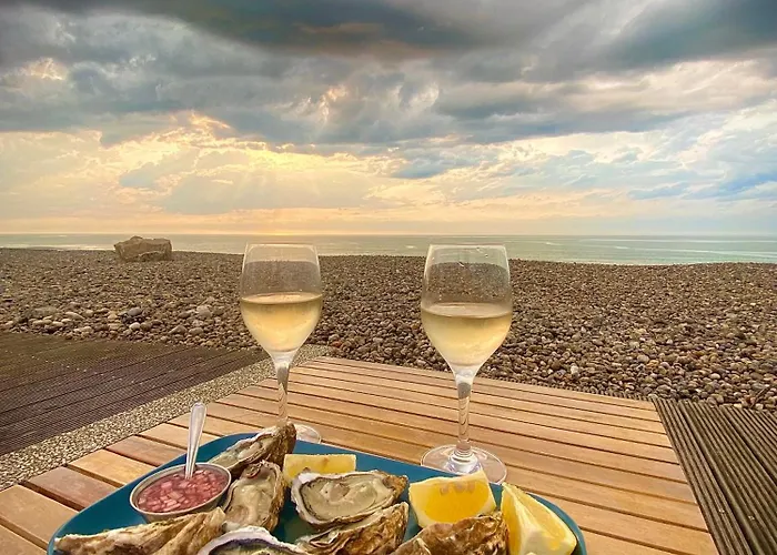 Belle Longere Normande, Cheminee Et Jardin Arbore Canville-les-Deux-Églises